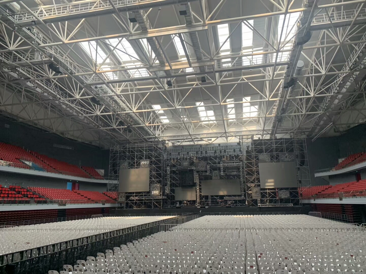 Concert barriers for indoor stadium event